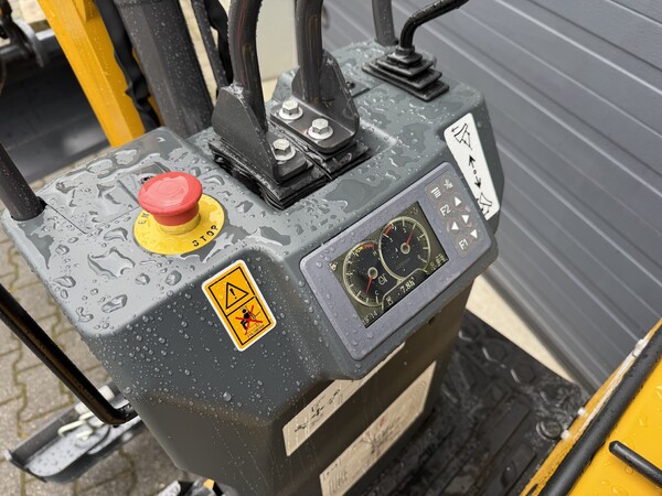 XCMG XE10E minigraver
