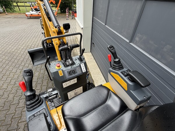 XCMG XE10E minigraver