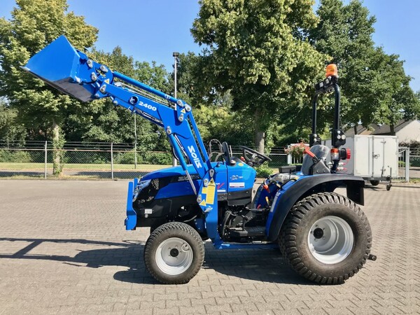 Occasion Solis 20 & frontlader, 213 draaiuren