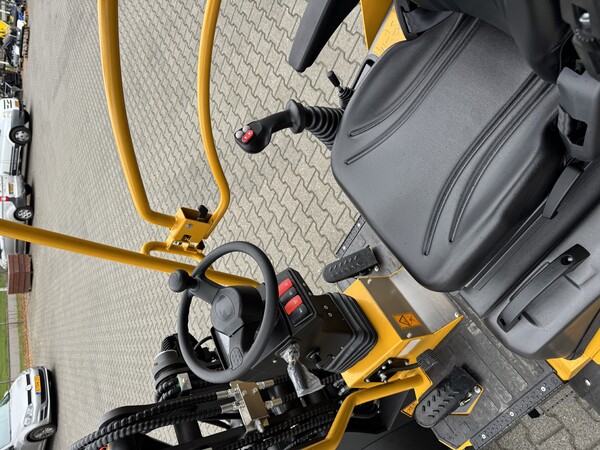 Eurotrac w11 & w12 (mini) shovels