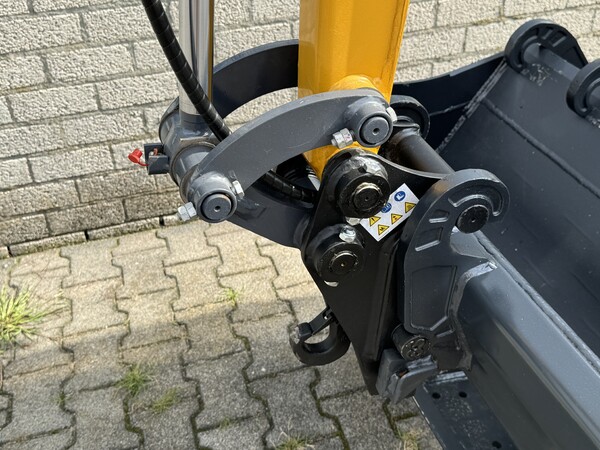 XCMG XE27E | minigraver | 2.8t binnendraaier | € 31.850